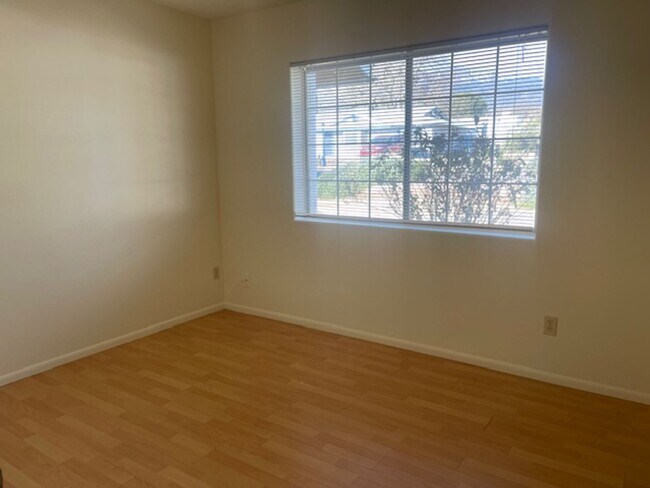 Building Photo - Coming Oct 1st -  Occupied Currently Pleas...