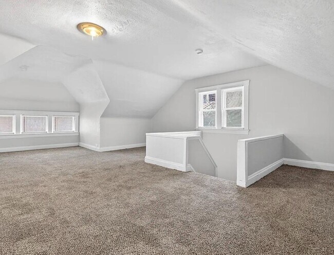 Building Photo - 10100 Yale Ave