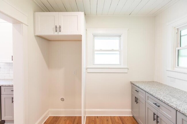 Building Photo - 208 N Guthrie Ave