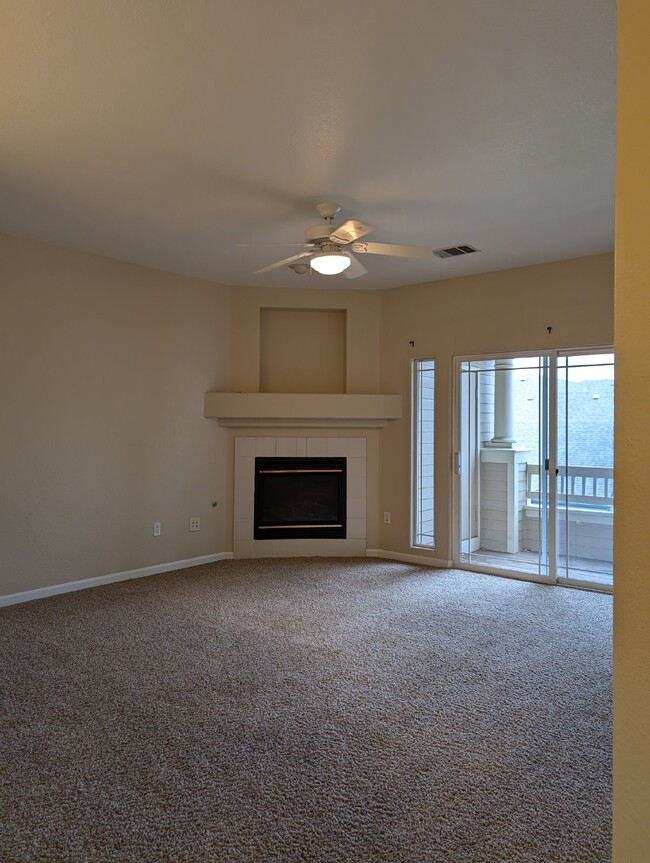 Building Photo - "Littleton 2-Bed, 2-Bath Condo Retreat wit...