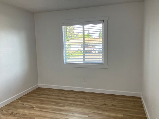 Building Photo - Remodeled Three Bedroom Home in South Salem