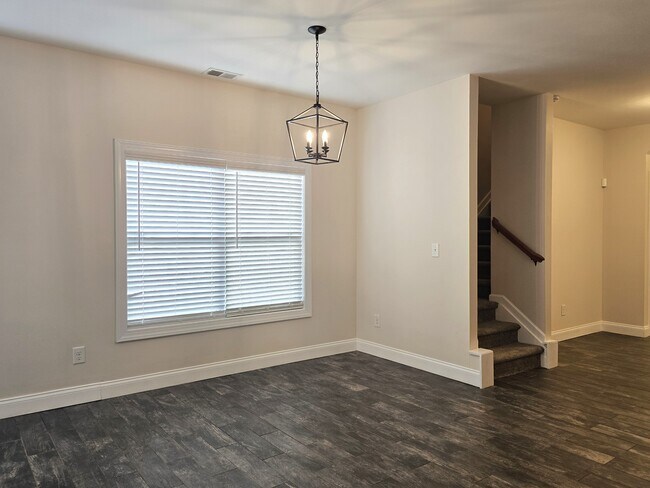 Building Photo - 215 Claudia Dr