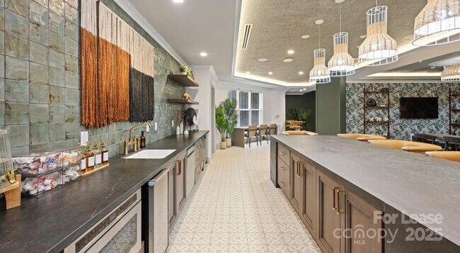 Building Photo - 515 Royal Ct