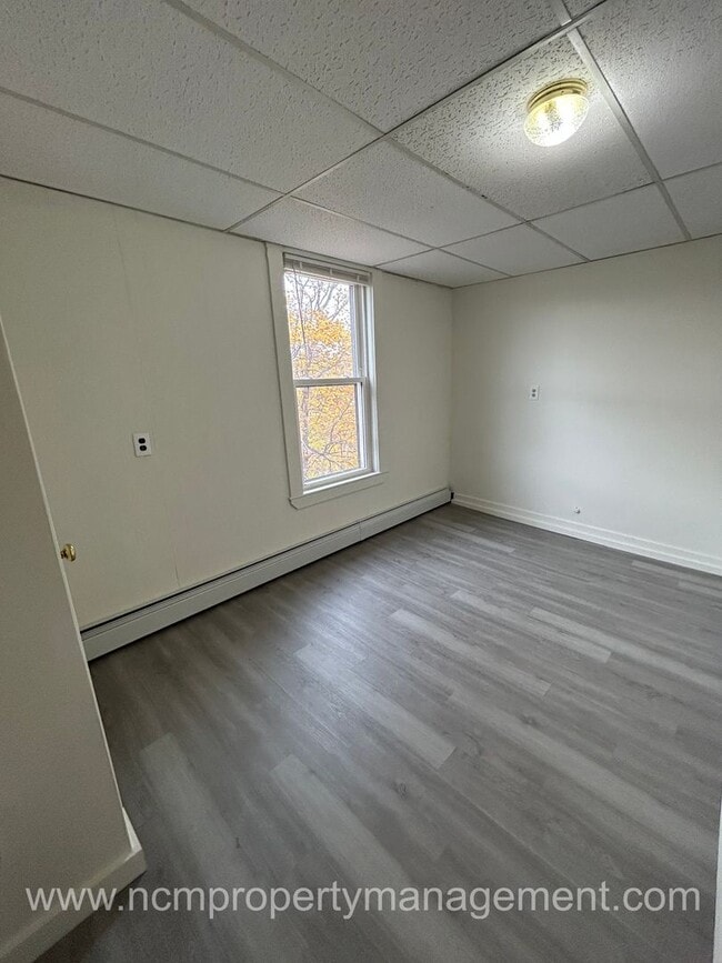 Building Photo - 28 Garnet St