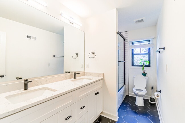 Hall Bathroom - 5321 Providence Rd