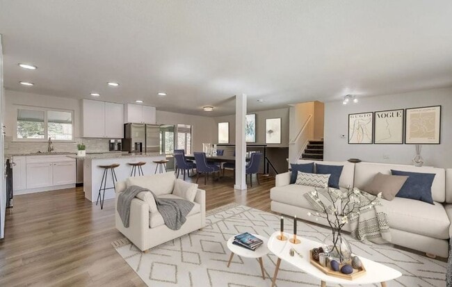 Building Photo - Newly Remodeled Home with Spacious Driveway!