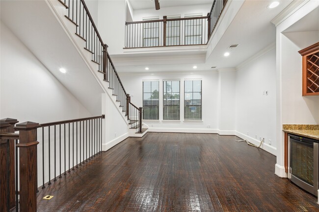 Building Photo - 1046 W 23rd St