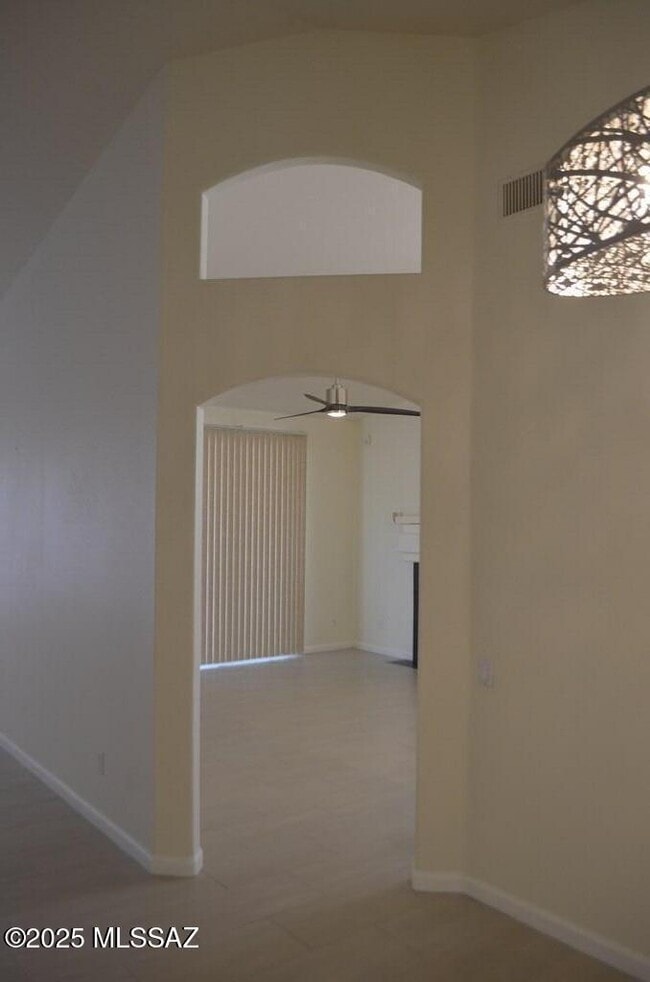 Building Photo - 942 S Suncove Dr