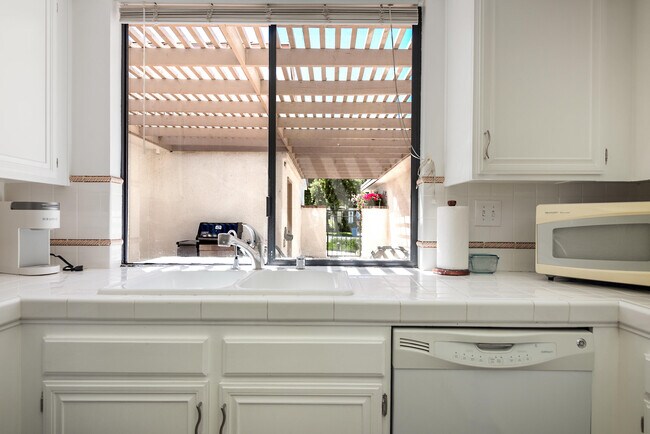 Building Photo - 28 Cll Encinitas