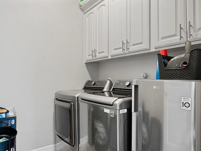 Building Photo - 15114 Barataria Dr