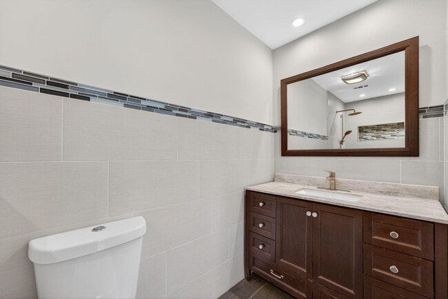 Building Photo - 624 NW 28th Ct