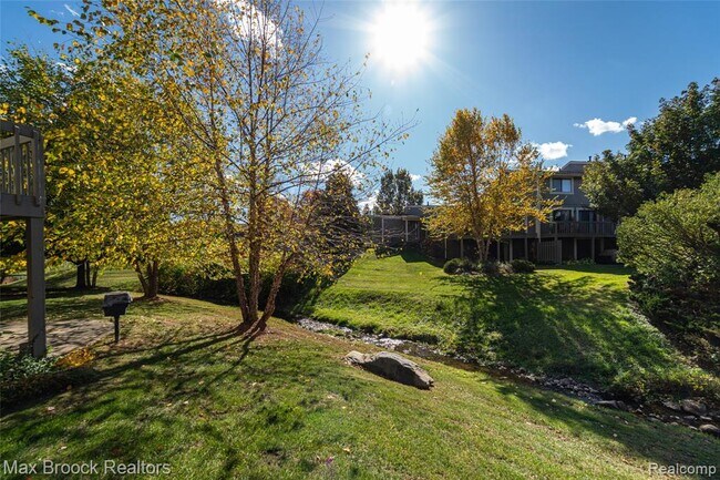 Building Photo - 862 Yorktown Ct