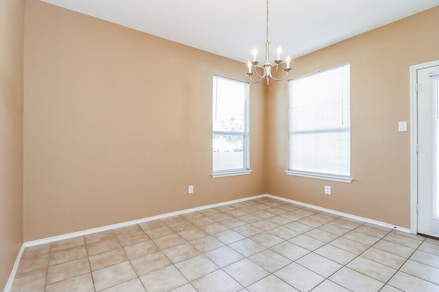 Building Photo - 9401 Waterman Dr