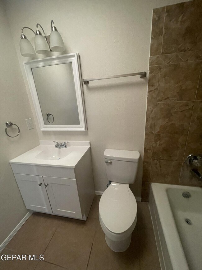Building Photo - 5761 Longview Dr