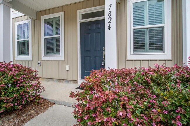 Building Photo - 7824 Montview Rd