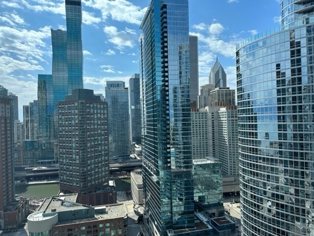 Building Photo - 512 N McClurg Ct
