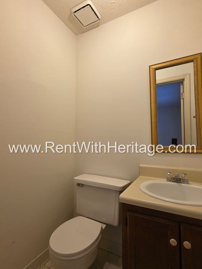 Building Photo - COME SEE THIS FANTASTIC 2 BEDROOM 2 BATH DUPLEX!