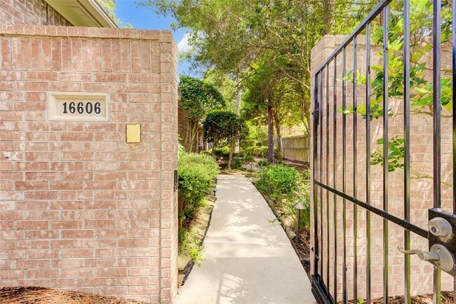 Building Photo - 16606 Shadow Path Dr