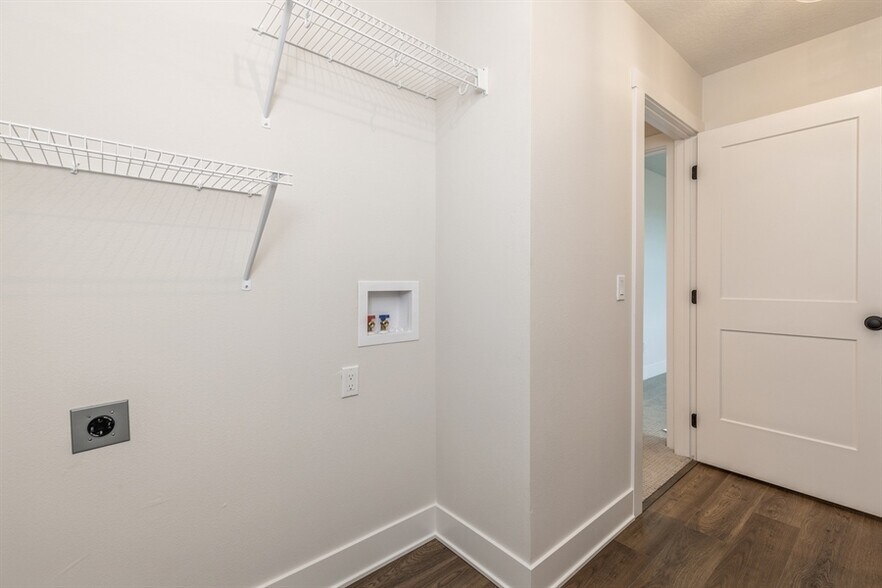 Building Photo - 915 Henryson St