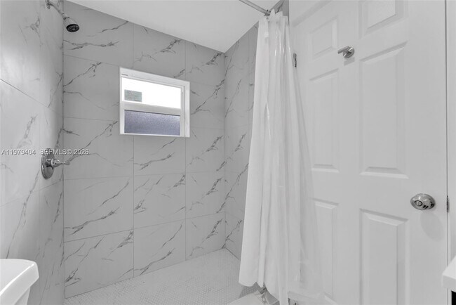 Building Photo - 2121 SW 30th Ct