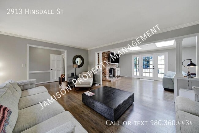 Building Photo - 2913 Hinsdale St