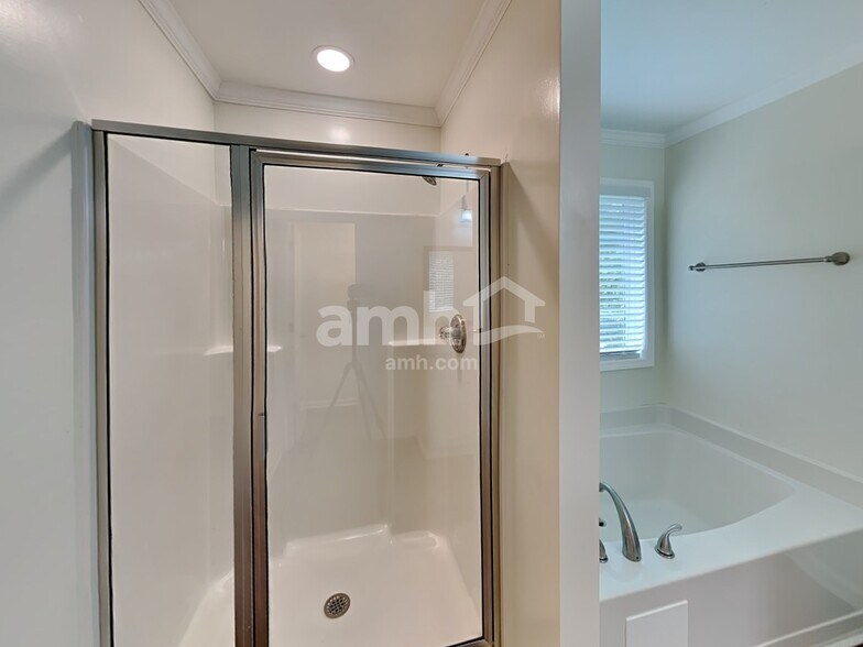 Building Photo - 303 Millpond Pkwy