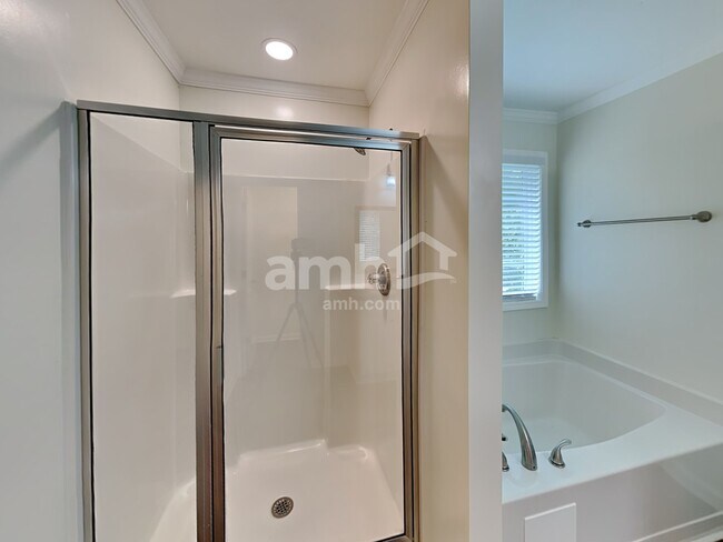 Building Photo - 303 Millpond Pkwy