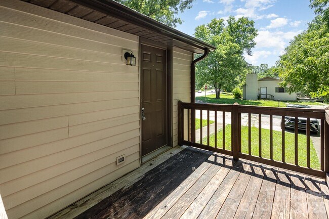 Building Photo - 3131 Vestal Pl