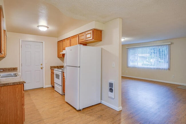 Building Photo - 13817 NE 35th Cir