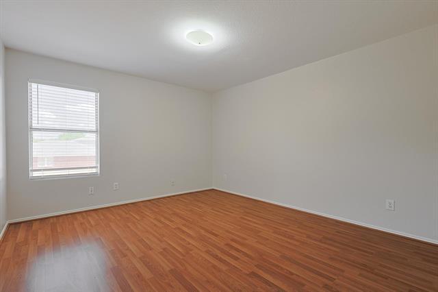 Building Photo - 8320 Seven Oaks Ln