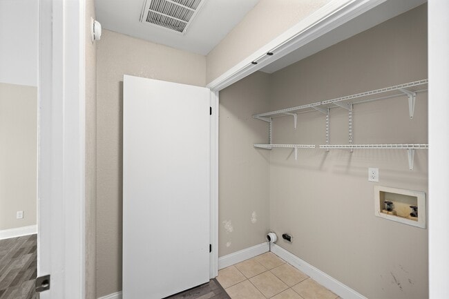 Building Photo - 3045 Yorktown Cir