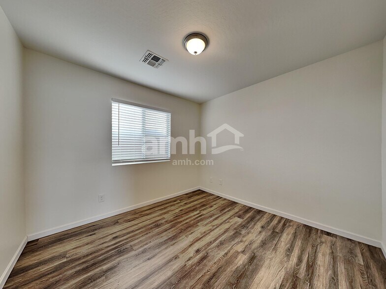 Building Photo - 22972 W Gardenia Dr