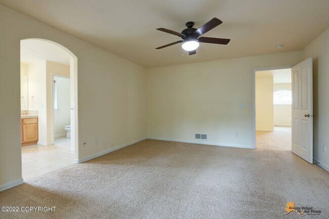 Building Photo - Stunning home conviently located by Eagle ...