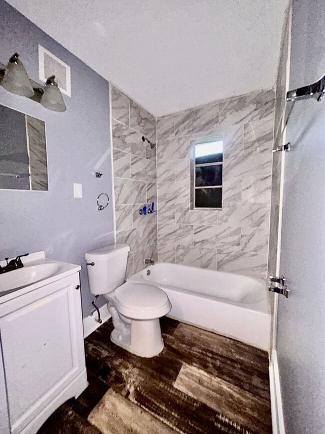 Building Photo - Newly Fully Renovated Home in Frayser - **Open to Section 8**