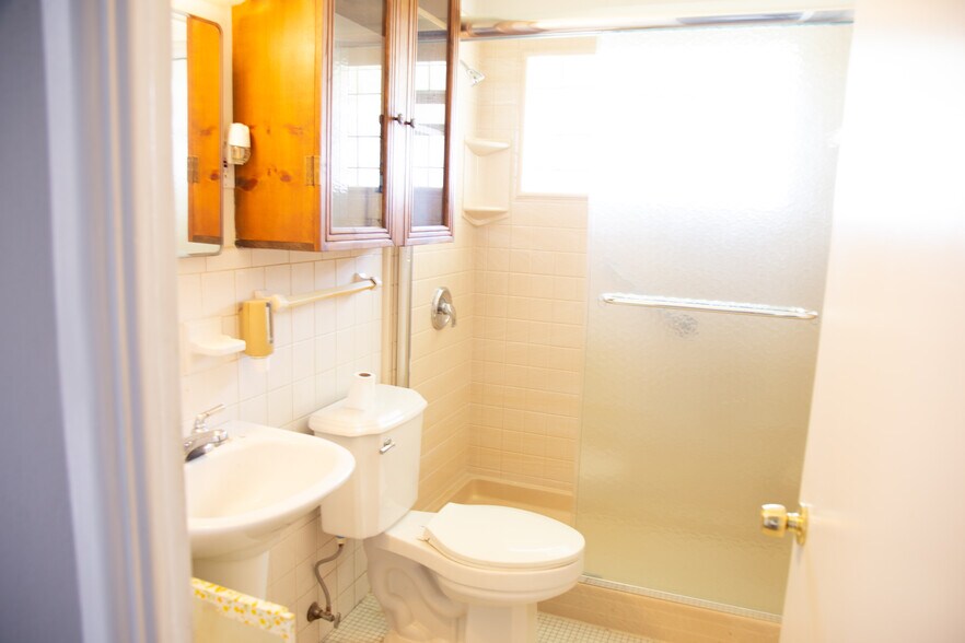 Building Photo - 1371 Cove Ln