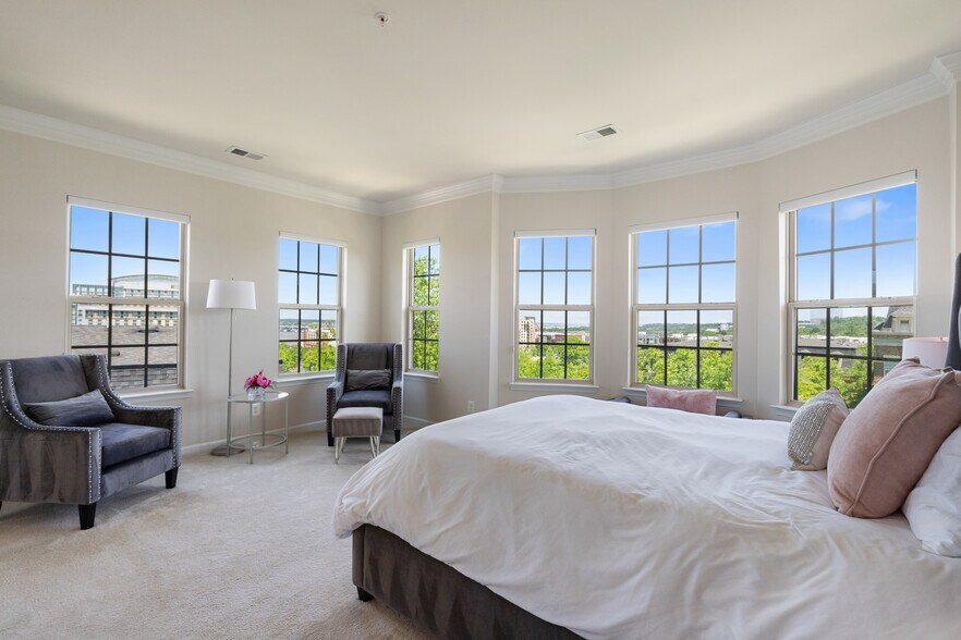 Building Photo - 500 Overlook Park Dr