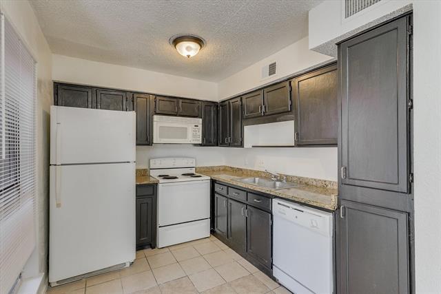 Building Photo - 9825 Walnut St