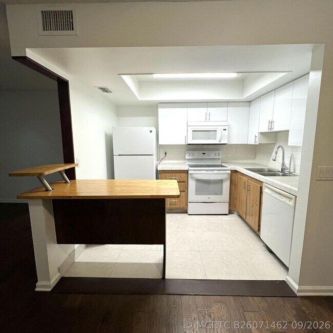 Building Photo - 4205 Oak Terrace Dr