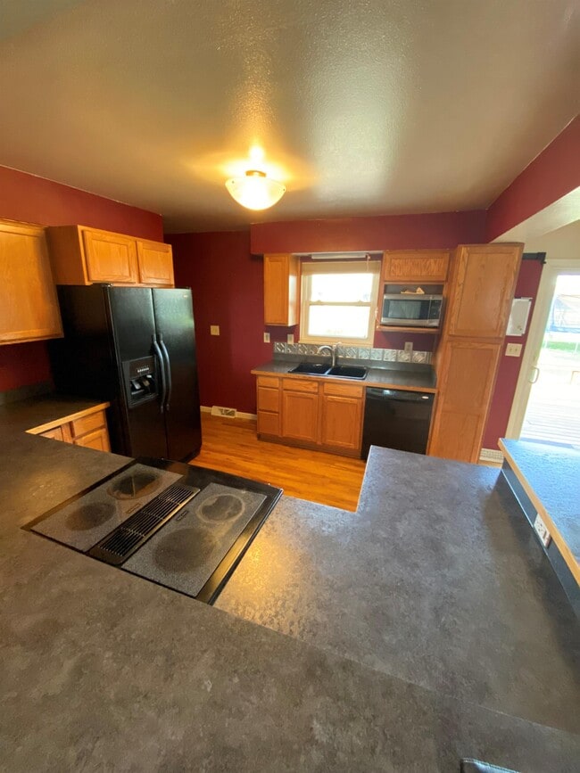 Building Photo - 301 Olive Ln