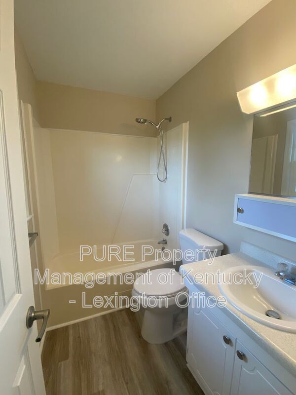 Building Photo - 3493 Sutherland Dr