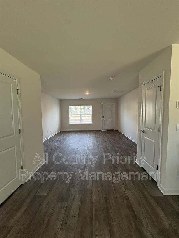 Building Photo - 3803 Falcon Ct