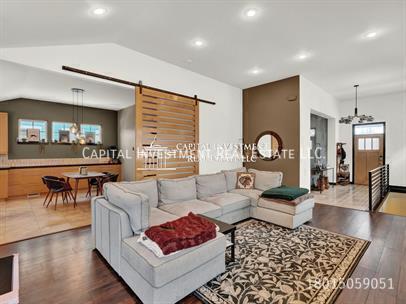 Building Photo - 10244 Sacramento Way