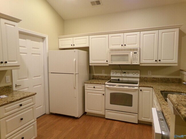 Building Photo - 65 Valley Way Cir SE
