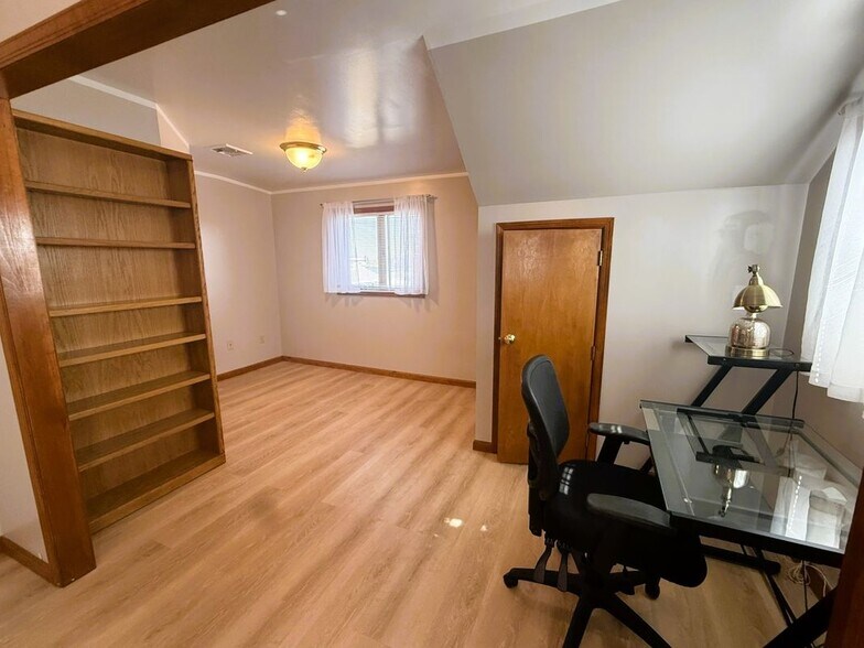 Building Photo - 47 Harding Ct