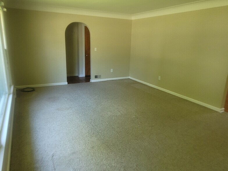 Living Room - 719 Bristol Ave NW