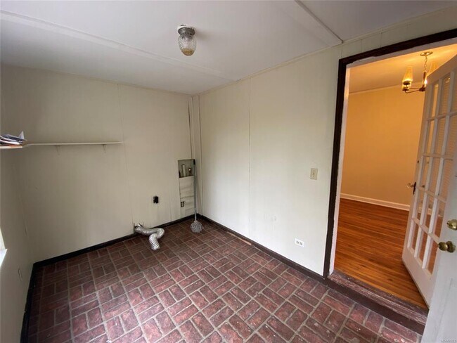 Building Photo - 3385 Le Bron Rd