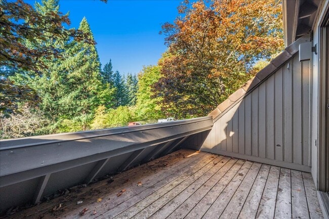 Building Photo - Lovely 3 bedroom, 2.5 bath townhouse with ...