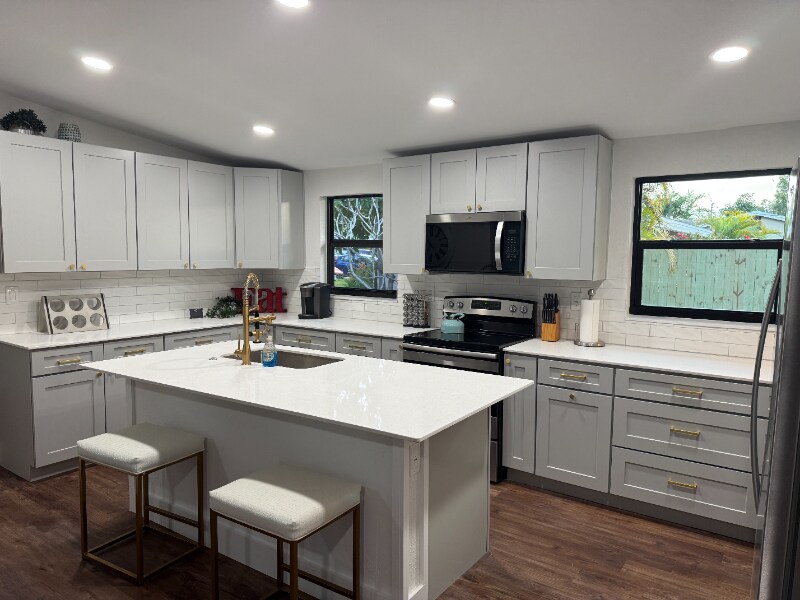 Building Photo - 3000 Karen Ave