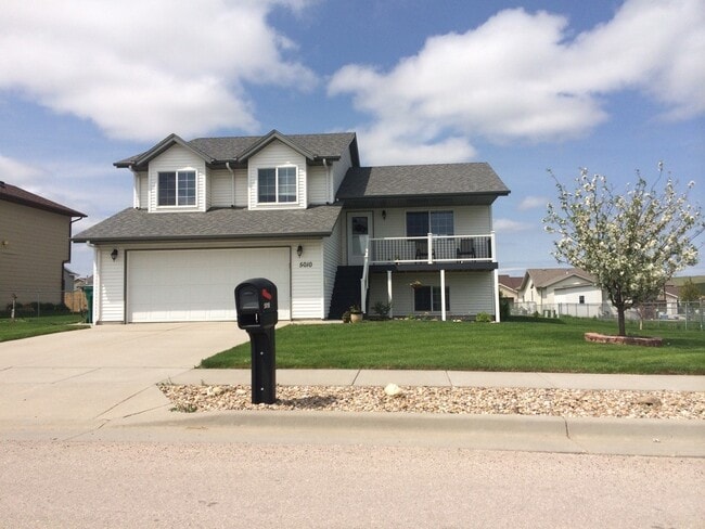 Primary Photo - 5010 S Pitch Dr