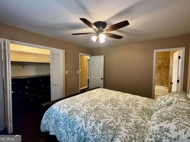 Building Photo - 125 Lantern Ridge Ct